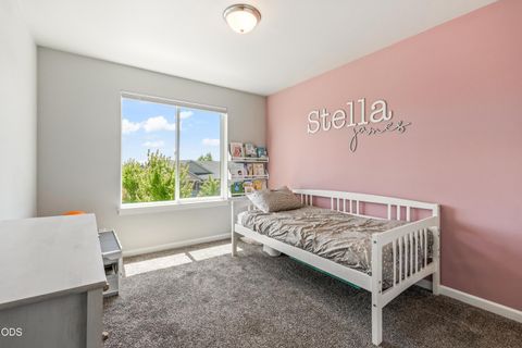 Tiny photo for 16504 Pine Creek Drive, La Pine, OR 97739 (MLS # 220222676)