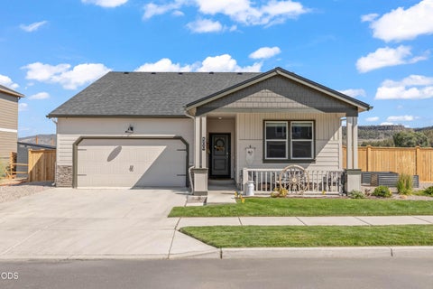 Photo of 500 SE Stetson Court, Prineville, OR 97754 (MLS # 220228543)
