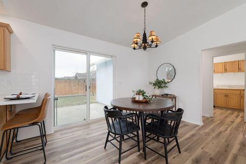 Tiny photo for 909 NE Stoneridge Loop, Prineville, OR 97754 (MLS # 220215606)