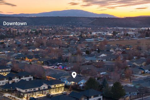 Tiny photo for 909 NE Stoneridge Loop, Prineville, OR 97754 (MLS # 220215606)