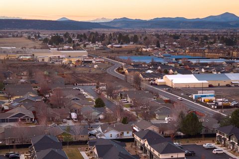 Tiny photo for 909 NE Stoneridge Loop, Prineville, OR 97754 (MLS # 220215606)