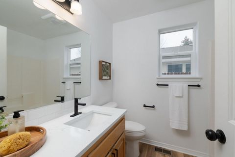 Tiny photo for 909 NE Stoneridge Loop, Prineville, OR 97754 (MLS # 220215606)