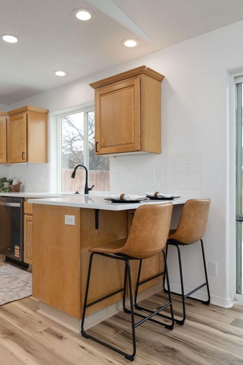 Tiny photo for 909 NE Stoneridge Loop, Prineville, OR 97754 (MLS # 220215606)