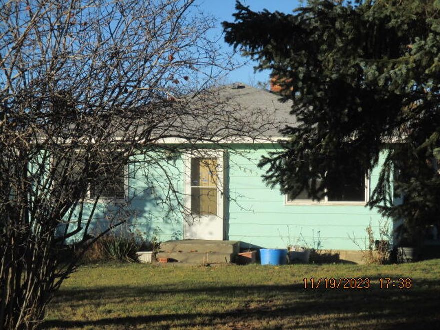Spacious 3 bedroom home situated on almost a half acre lot in the suburbs.  2-car garage plus a nice wood shed behind the garage.  Quiet street with a paved driveway.  Forced air gas heat.  Klamath Irrigation District.  The yard seems to be a home to several resident deer too!
