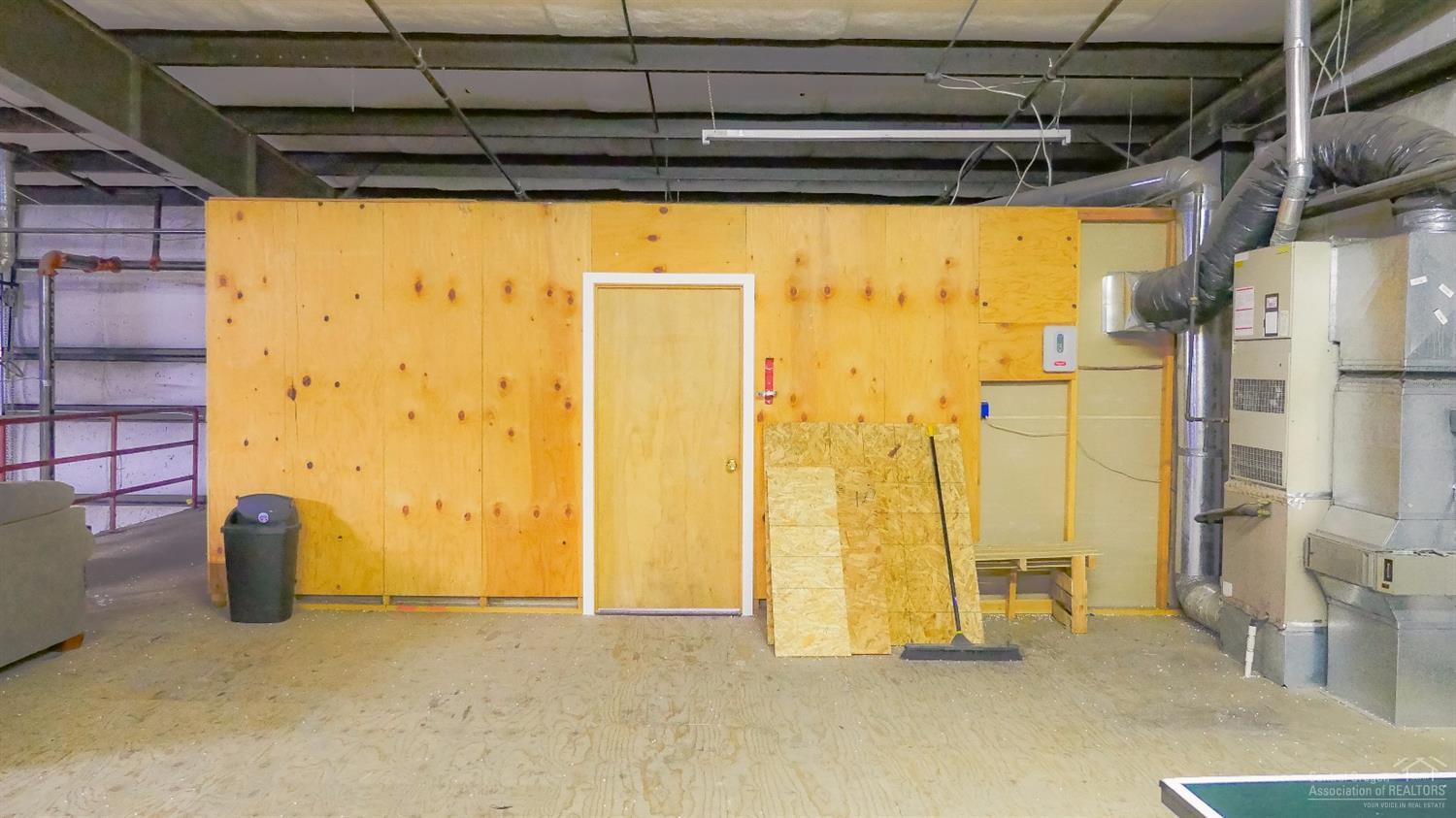 Eastside Bus+Ind Pk - Commercial Lease