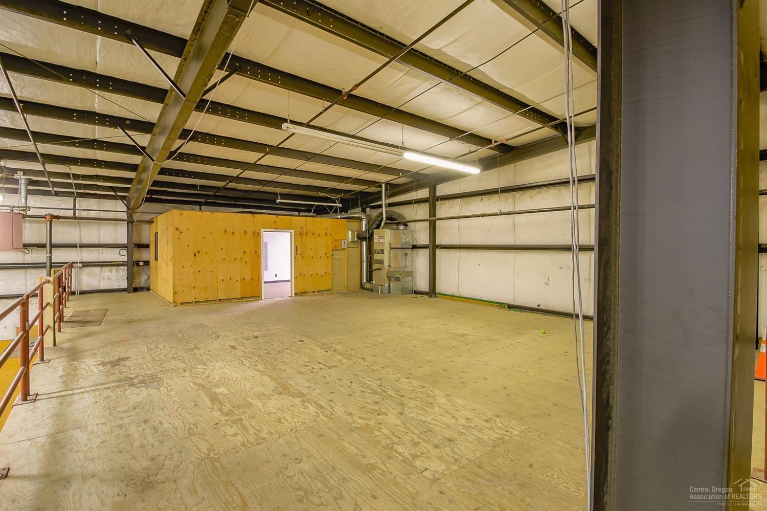 Eastside Bus+Ind Pk - Commercial Lease