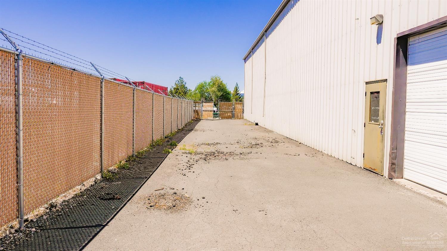 Eastside Bus+Ind Pk - Commercial Lease