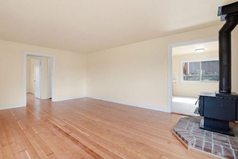 Tiny photo for 513 NE Irving Avenue, Bend, OR 97701 (MLS # 220217427)