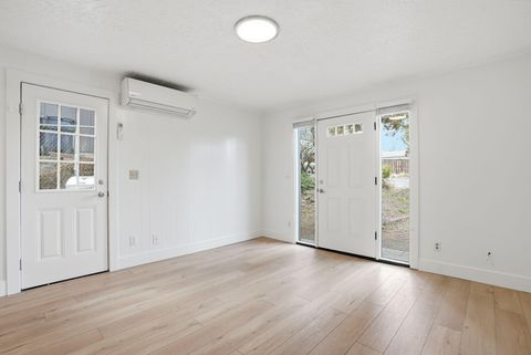 Tiny photo for 513 NE Irving Avenue, Bend, OR 97701 (MLS # 220217427)