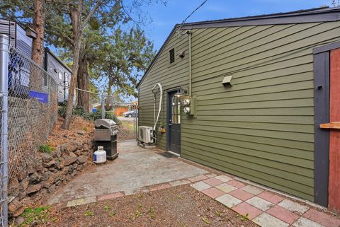 Tiny photo for 513 NE Irving Avenue, Bend, OR 97701 (MLS # 220217427)