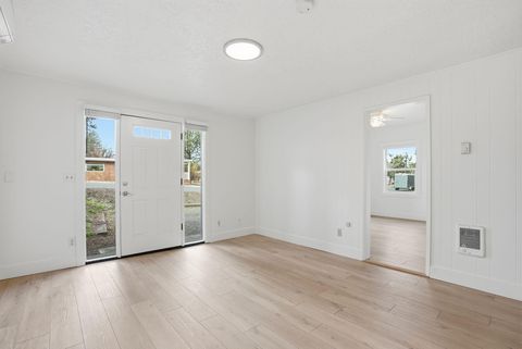 Tiny photo for 513 NE Irving Avenue, Bend, OR 97701 (MLS # 220217427)