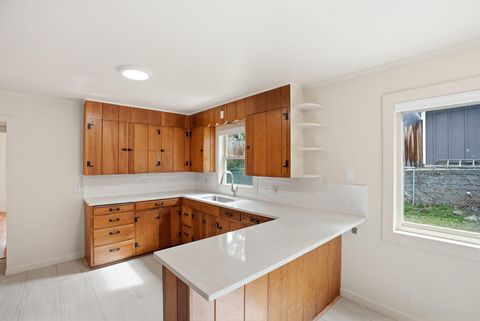 Tiny photo for 513 NE Irving Avenue, Bend, OR 97701 (MLS # 220217427)