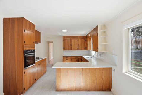 Tiny photo for 513 NE Irving Avenue, Bend, OR 97701 (MLS # 220217427)