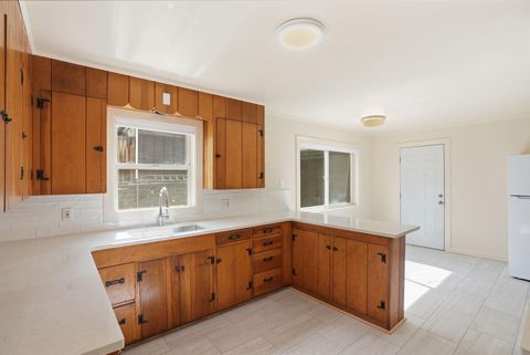 Tiny photo for 513 NE Irving Avenue, Bend, OR 97701 (MLS # 220217427)