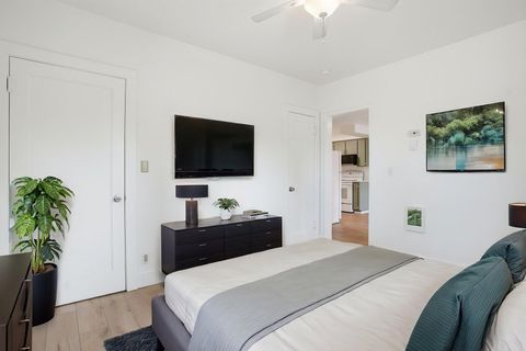 Tiny photo for 513 NE Irving Avenue, Bend, OR 97701 (MLS # 220217427)