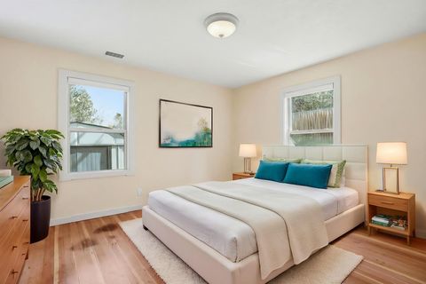 Tiny photo for 513 NE Irving Avenue, Bend, OR 97701 (MLS # 220217427)