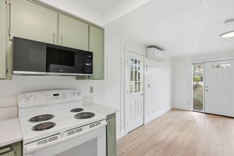 Tiny photo for 513 NE Irving Avenue, Bend, OR 97701 (MLS # 220217427)