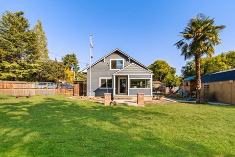 Photo of 755 Ellendale Drive, Medford, OR 97504 (MLS # 220210814)