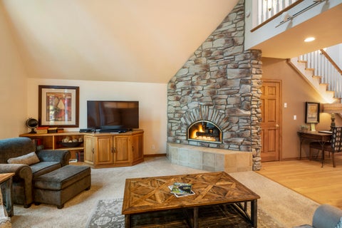 Tiny photo for 56954 Peppermill Circle #02-D, Sunriver, OR 97707 (MLS # 220229910)