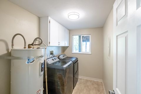 Tiny photo for 23900 Loganberry Lane, Sheridan, OR 97378 (MLS # 220213360)