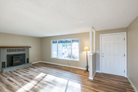 Tiny photo for 23900 Loganberry Lane, Sheridan, OR 97378 (MLS # 220213360)