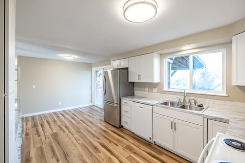 Tiny photo for 23900 Loganberry Lane, Sheridan, OR 97378 (MLS # 220213360)