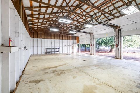 Tiny photo for 23900 Loganberry Lane, Sheridan, OR 97378 (MLS # 220213360)