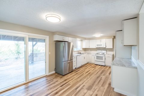 Tiny photo for 23900 Loganberry Lane, Sheridan, OR 97378 (MLS # 220213360)