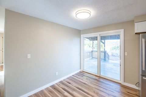 Tiny photo for 23900 Loganberry Lane, Sheridan, OR 97378 (MLS # 220213360)