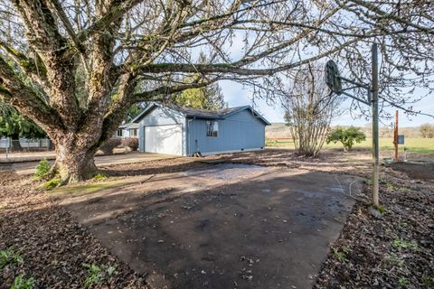 Tiny photo for 23900 Loganberry Lane, Sheridan, OR 97378 (MLS # 220213360)