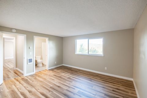 Tiny photo for 23900 Loganberry Lane, Sheridan, OR 97378 (MLS # 220213360)