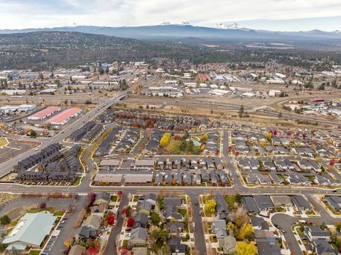 Tiny photo for 20577 NE Sierra Drive, Bend, OR 97701 (MLS # 220211885)