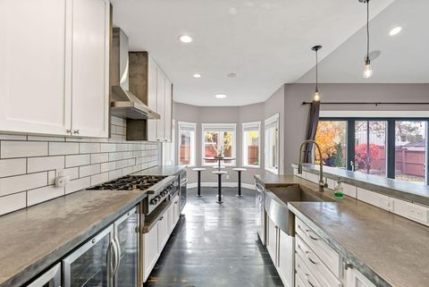 Tiny photo for 20577 NE Sierra Drive, Bend, OR 97701 (MLS # 220211885)