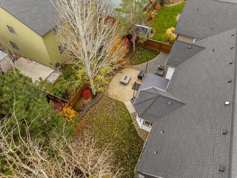 Tiny photo for 20577 NE Sierra Drive, Bend, OR 97701 (MLS # 220211885)