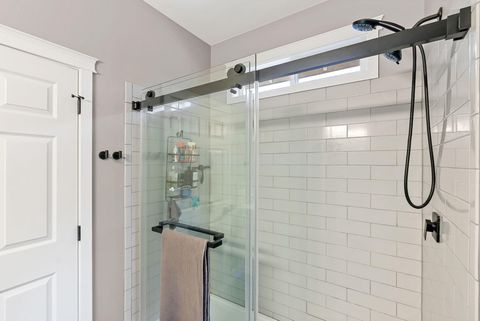 Tiny photo for 20577 NE Sierra Drive, Bend, OR 97701 (MLS # 220211885)