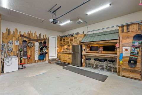 Tiny photo for 20577 NE Sierra Drive, Bend, OR 97701 (MLS # 220211885)