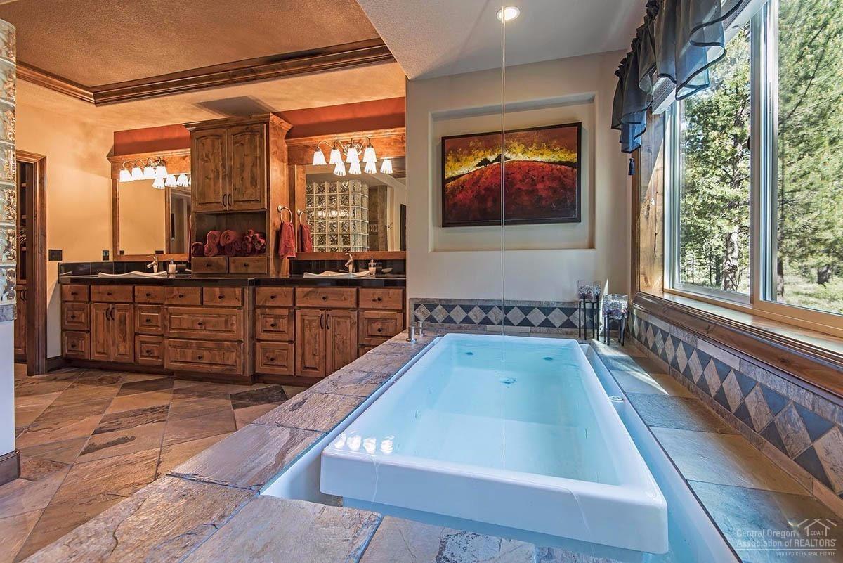 Pinewood Country Est - Residential