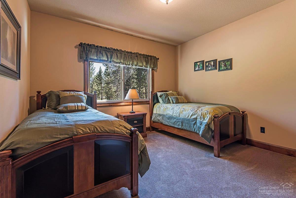 Pinewood Country Est - Residential