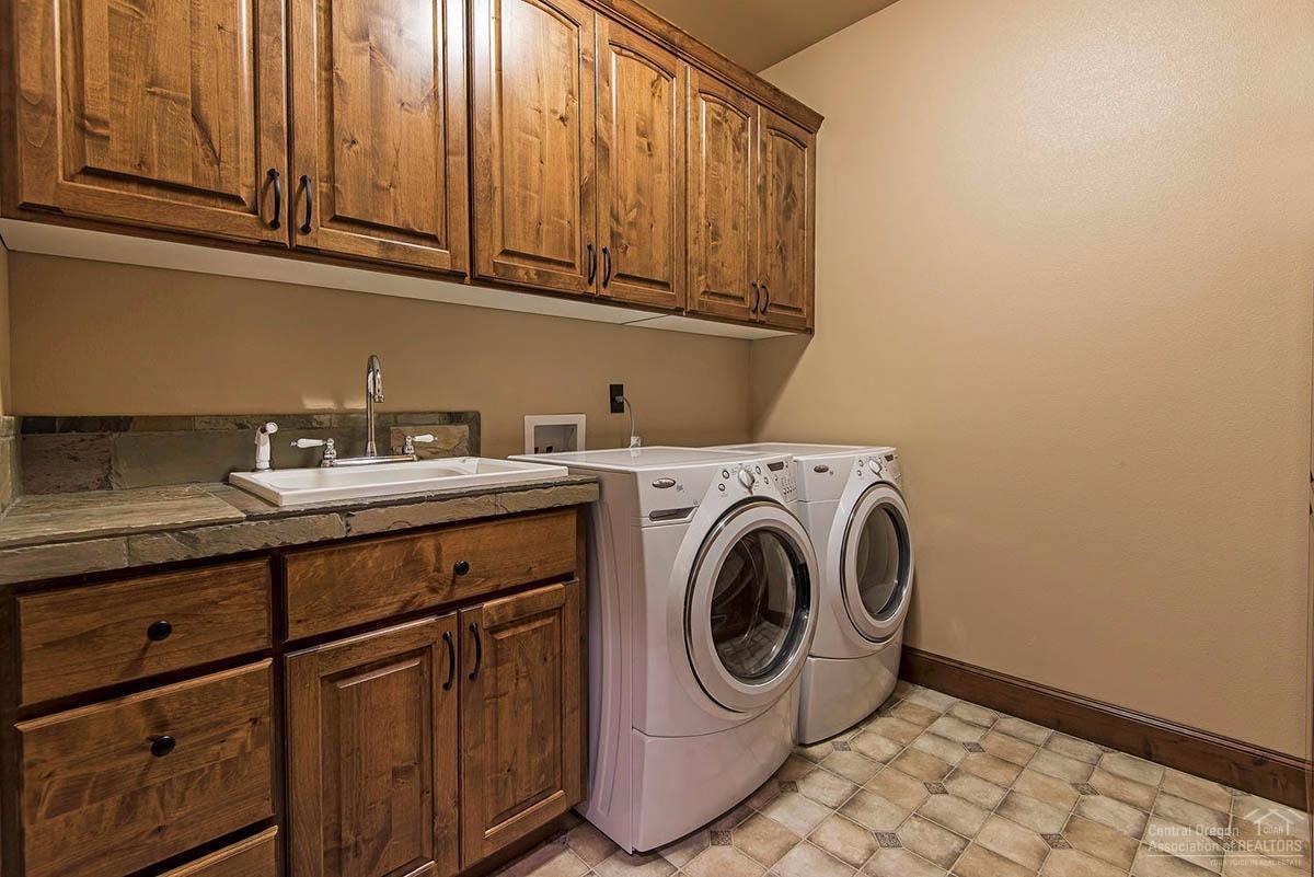 Pinewood Country Est - Residential