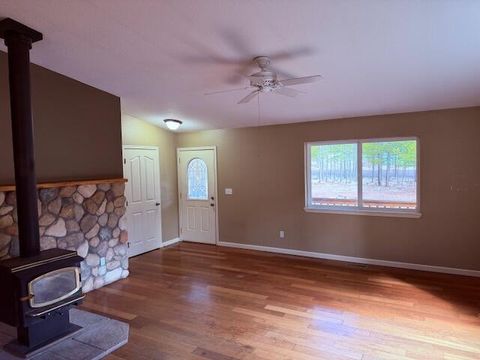 Tiny photo for 11940 Cedarwood Drive, La Pine, OR 97739 (MLS # 220216596)