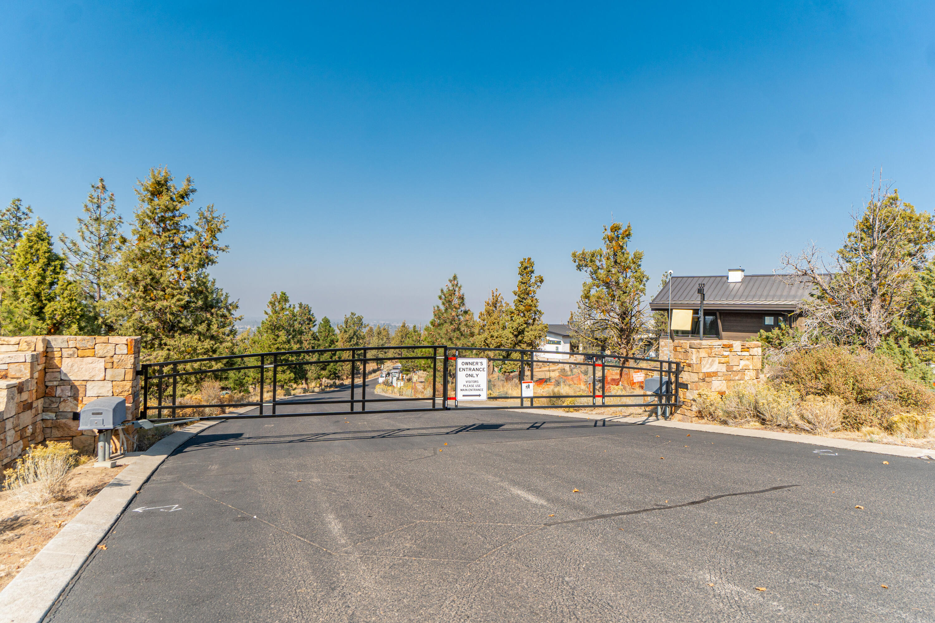 1470 NW Puccoon Court