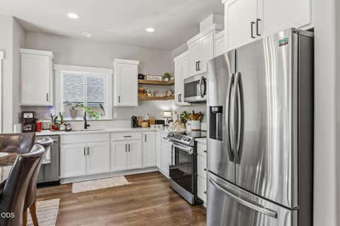 Tiny photo for 211 Christopher Way, Talent, OR 97540 (MLS # 220226619)