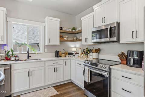 Tiny photo for 211 Christopher Way, Talent, OR 97540 (MLS # 220226619)