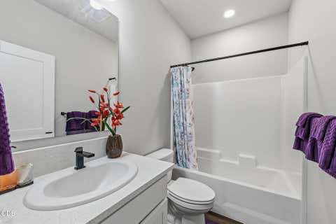 Tiny photo for 211 Christopher Way, Talent, OR 97540 (MLS # 220226619)