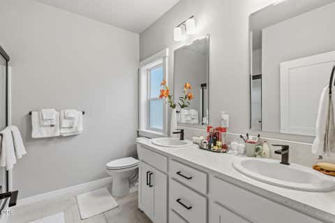 Tiny photo for 211 Christopher Way, Talent, OR 97540 (MLS # 220226619)