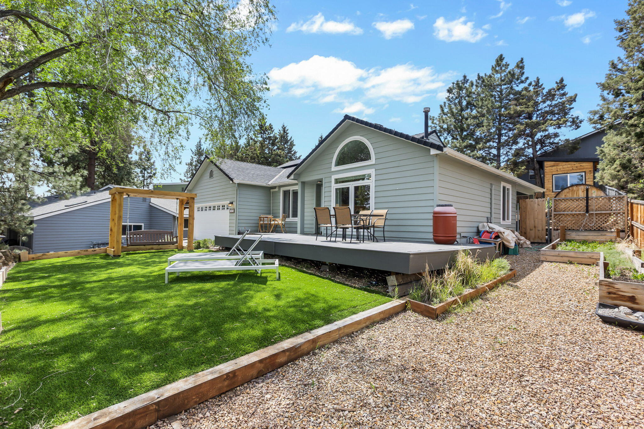 2807 NE Lotno Drive
