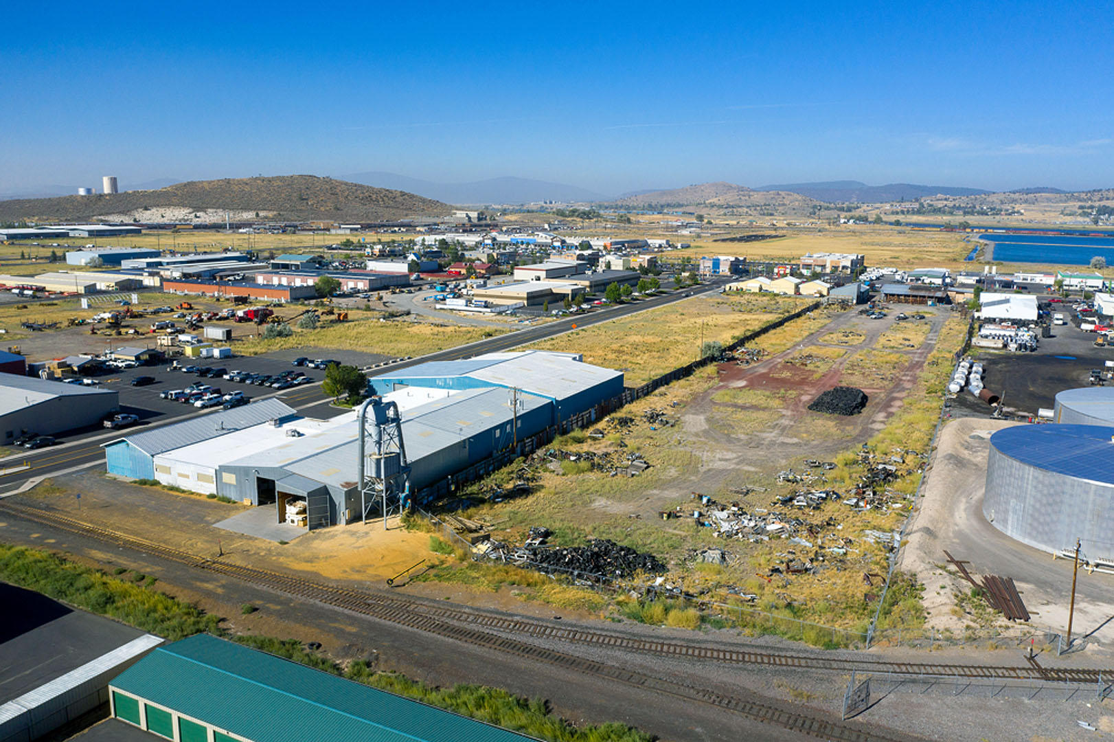 Main image without alt text