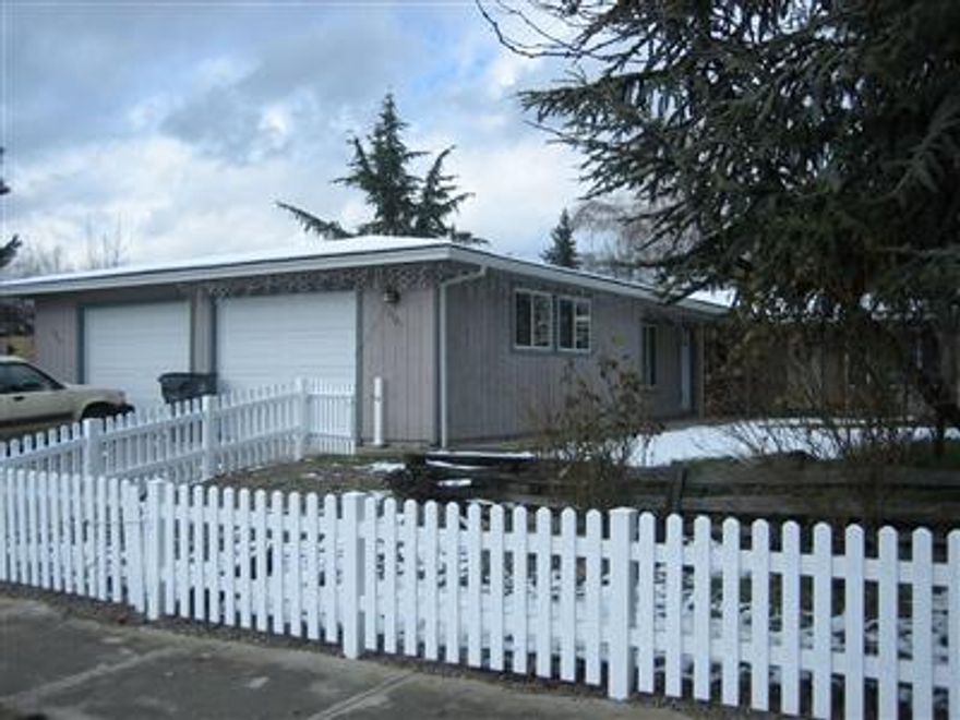 East Medford Duplex. 2 blocks from Rogue Valley Medical Center. Across the street from grade school. Each unit has a garage and 2 bedrooms and 1 bath each. One unit is nicely updated with simulated granite countertops in kitchen and beautiful new kitchen cabinets as well as updated appliances. Large yards and patio areas. Gas Heat. 2 blocks from Centennial Golf Course.