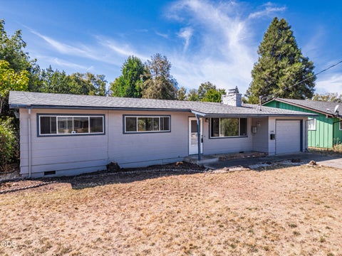 Photo of 1340 Siskiyou Boulevard, Medford, OR 97504 (MLS # 220228660)