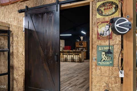 Tiny photo for 17521 Forked Horn DR, Sisters, OR 97759 (MLS # 220224230)